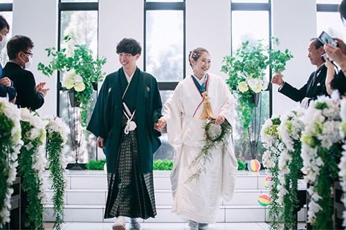 静岡市・富士市・沼津市のドレスショップ、フィーノのチャペルで和装を着ている新郎新婦