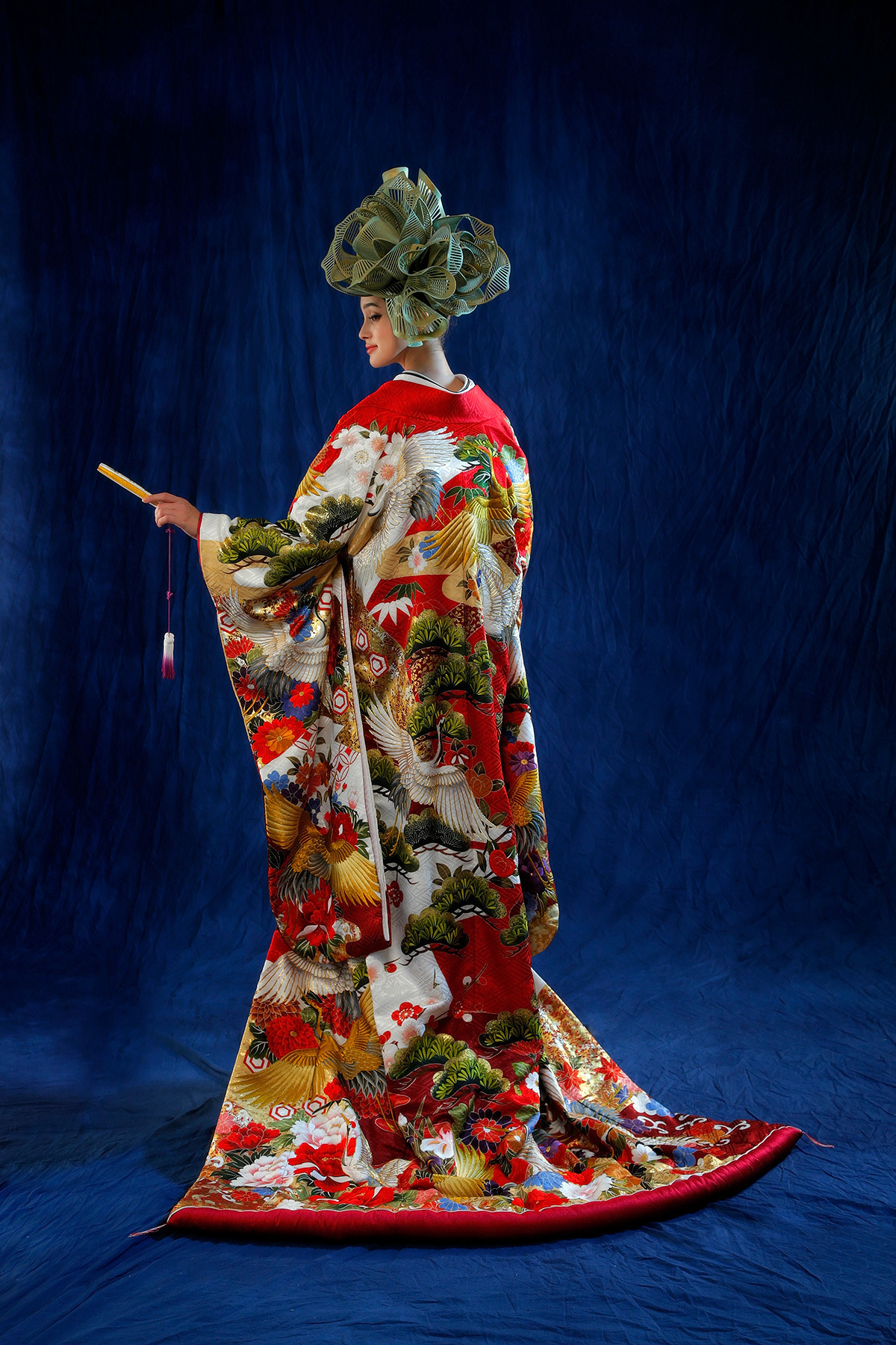 静岡市・富士市・沼津市のドレス専門店フィーノの和装、桂由美CA-5708（本金刺繍慶長舞鶴）の画像３