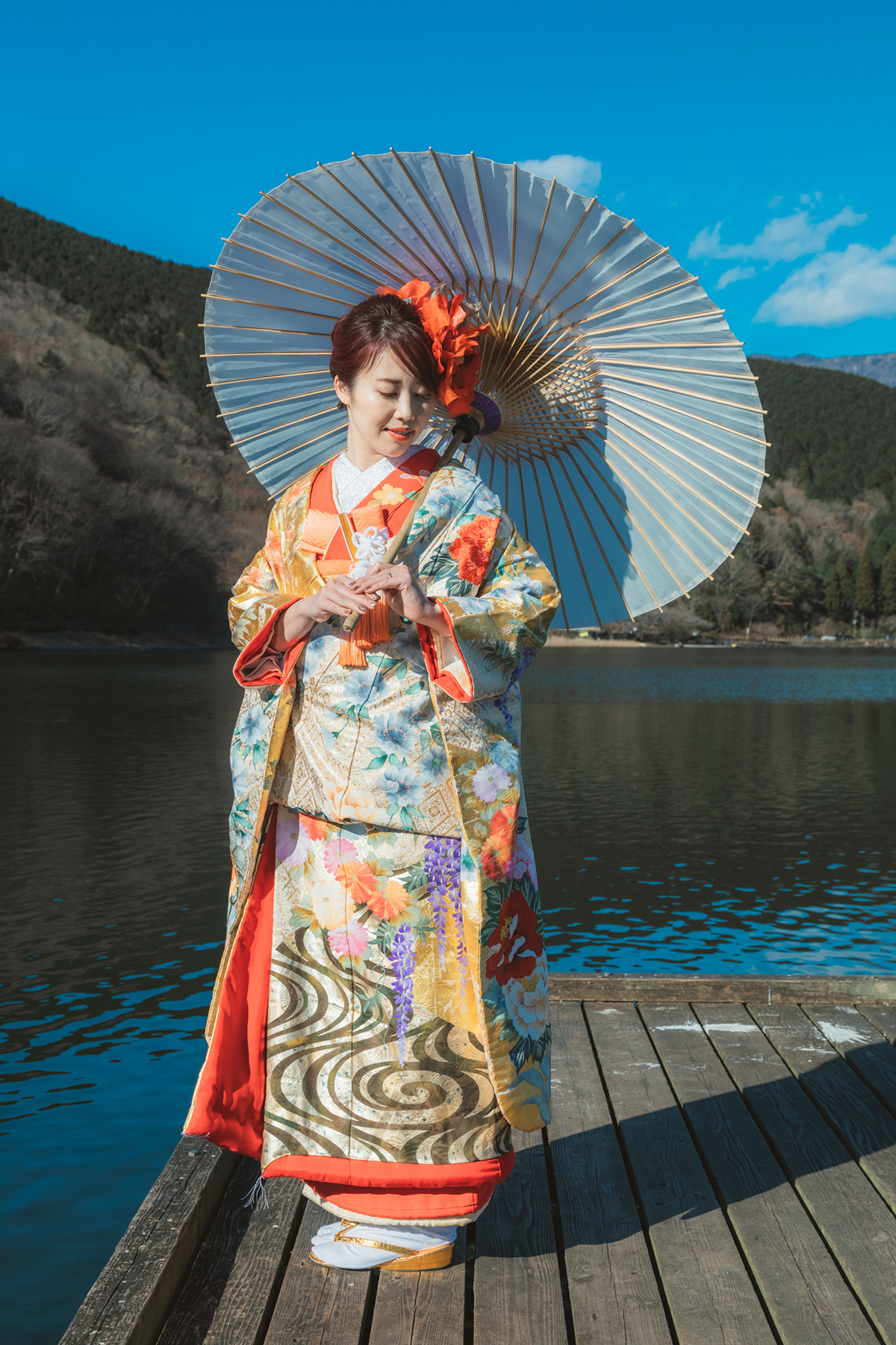静岡市・富士市・沼津市のドレス専門店フィーノの和装、桂由美CA6305（金流水に百花）の画像２