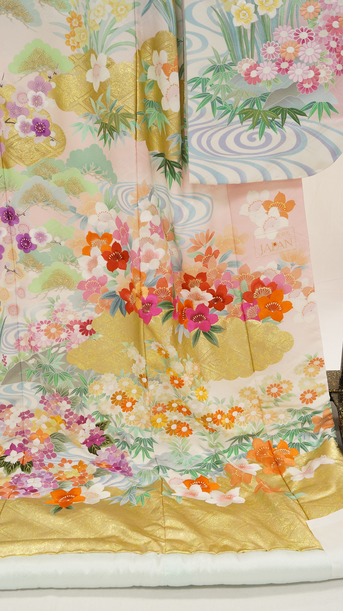 静岡市・富士市・沼津市のドレス専門店フィーノの和装、桂由美CA5607（つつじ桜）の画像３