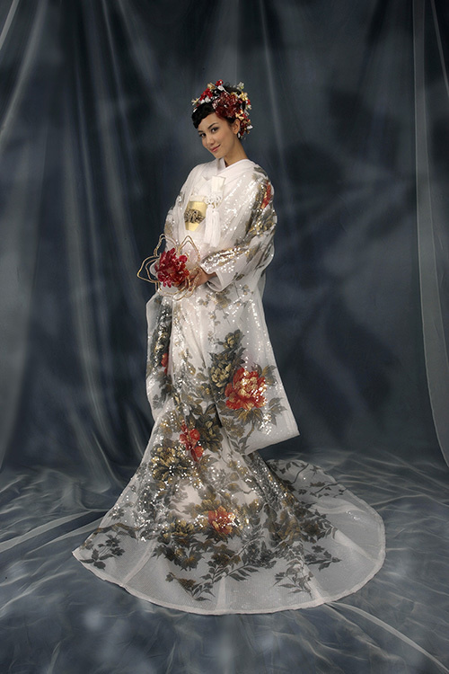 静岡市・富士市・沼津市のドレス専門店フィーノの和装、桂由美CA-4602（墨絵に赤）の画像