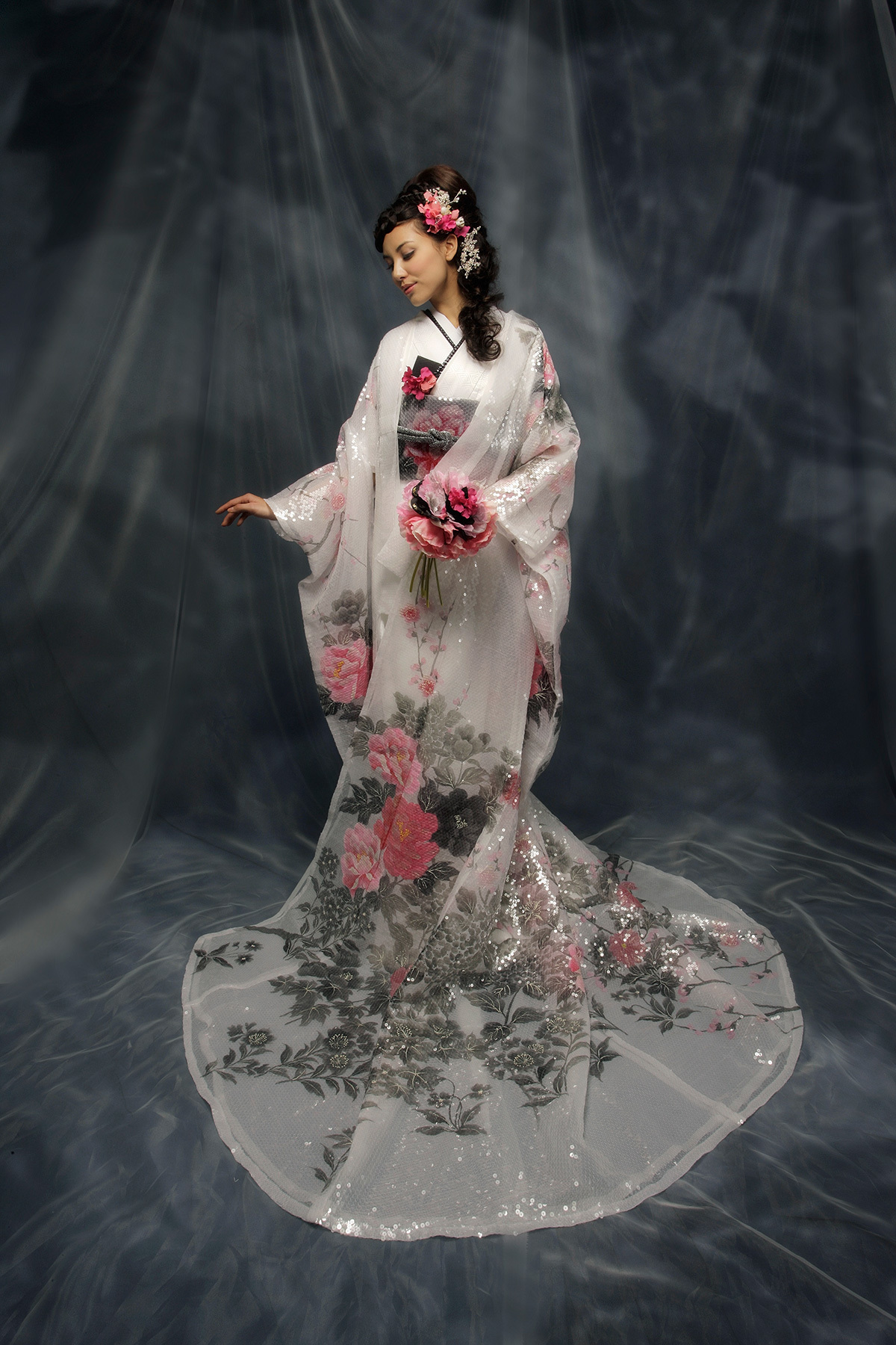静岡市・富士市・沼津市のドレス専門店フィーノの和装、桂由美CA-4603（墨絵にピンク）の画像１