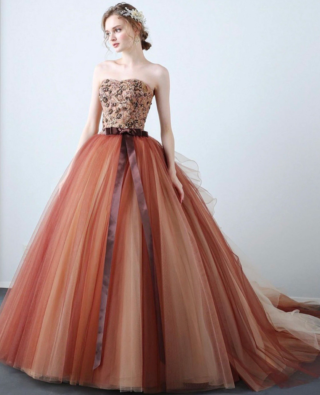 富士市ドレス専門店のフィーノ富士店の８月のイベント詳細画像、イサムモリタのドレス１